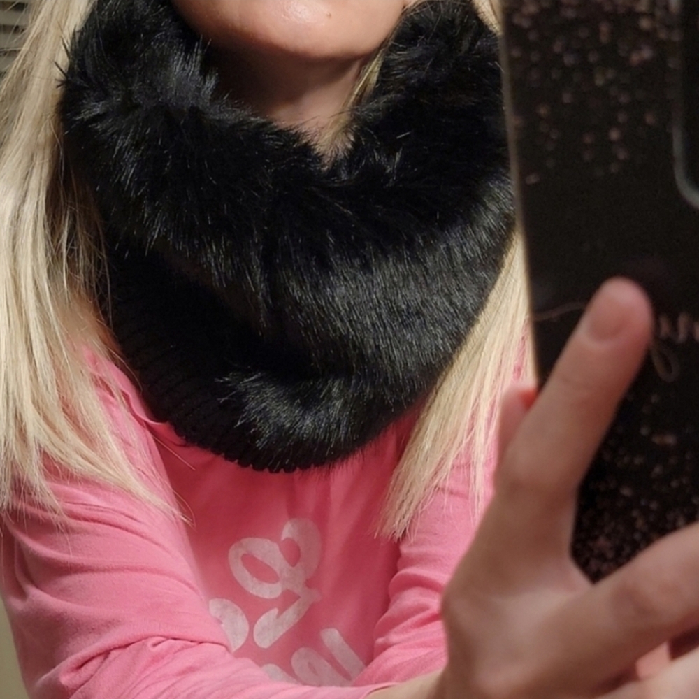 Banana republic faux  fur  scarf